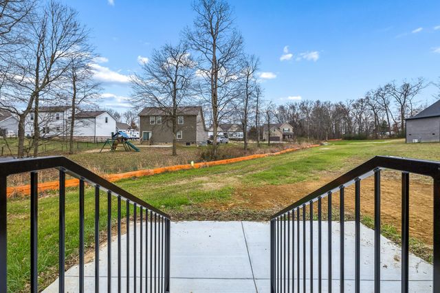 560 Oak Glen Dr, Smithville, TN 37166