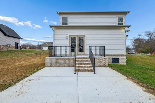 560 Oak Glen Dr, Smithville, TN 37166