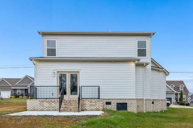 560 Oak Glen Dr, Smithville, TN 37166