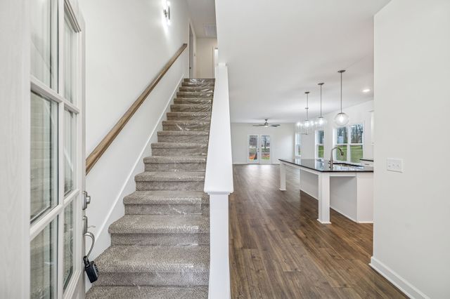 560 Oak Glen Dr, Smithville, TN 37166