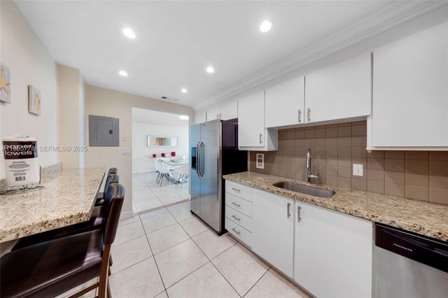 3801 S Ocean Drive 15R, Hollywood, FL 33019