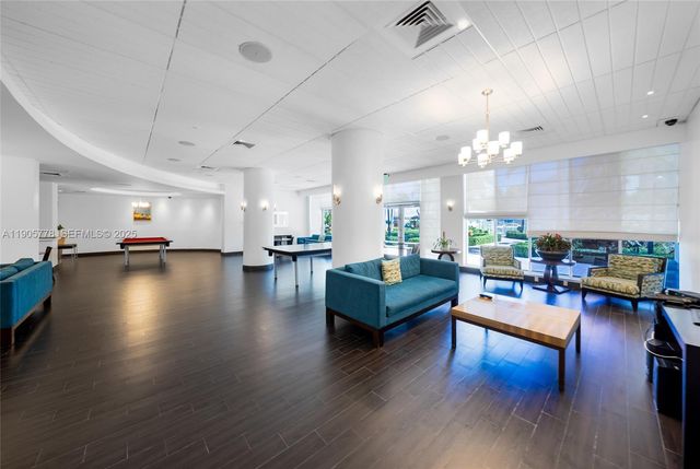 3801 S Ocean Drive 15R, Hollywood, FL 33019