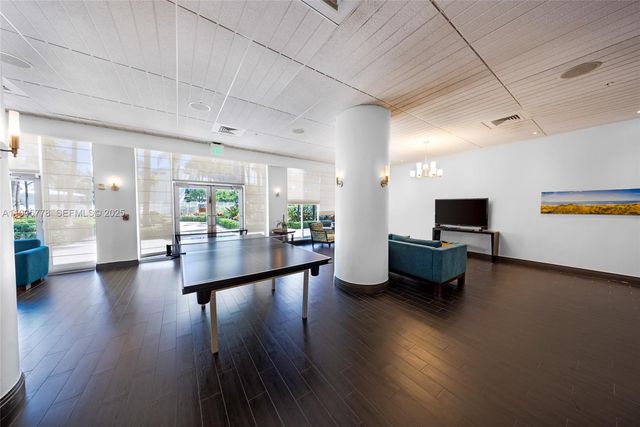 3801 S Ocean Drive 15R, Hollywood, FL 33019