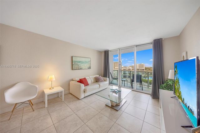 3801 S Ocean Drive 15R, Hollywood, FL 33019