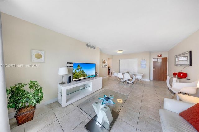 3801 S Ocean Drive 15R, Hollywood, FL 33019