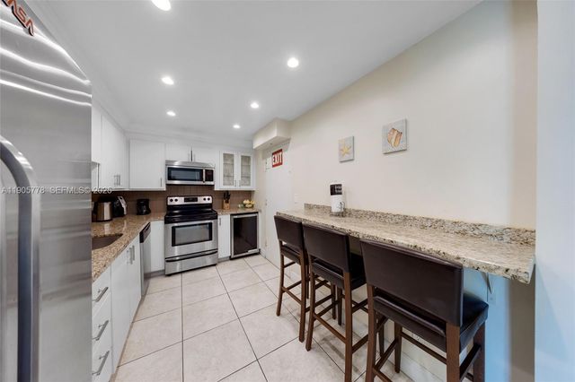 3801 S Ocean Drive 15R, Hollywood, FL 33019