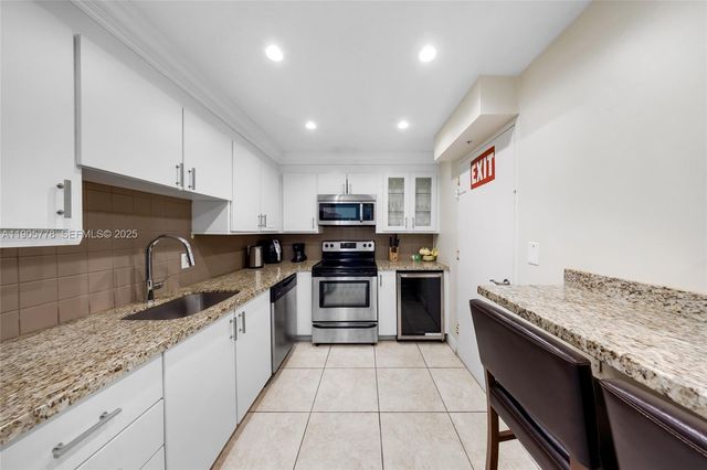 3801 S Ocean Drive 15R, Hollywood, FL 33019