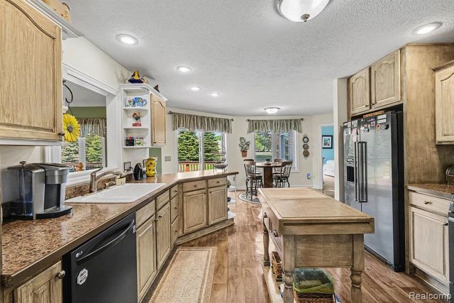408 N Outlook Court, Perry, MI 48872