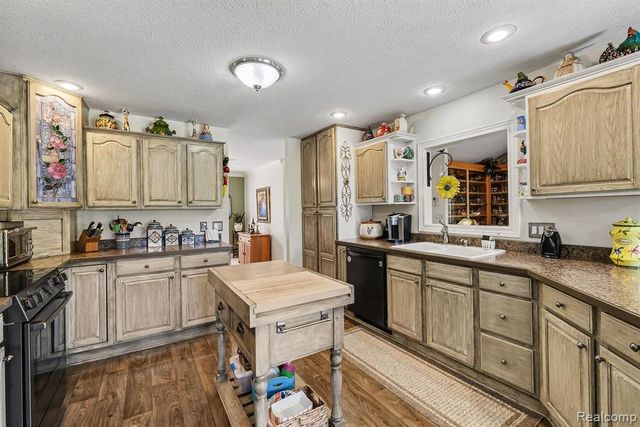 408 N Outlook Court, Perry, MI 48872