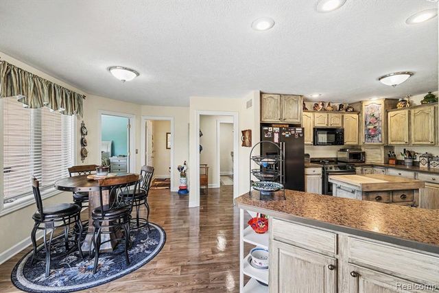 408 N Outlook Court, Perry, MI 48872