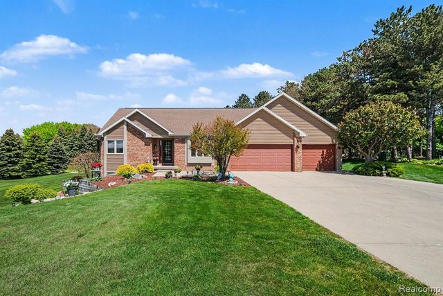 408 N Outlook Court, Perry, MI 48872