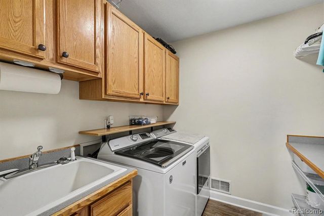 408 N Outlook Court, Perry, MI 48872