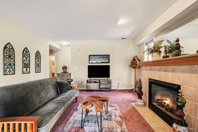 408 N Outlook Court, Perry, MI 48872