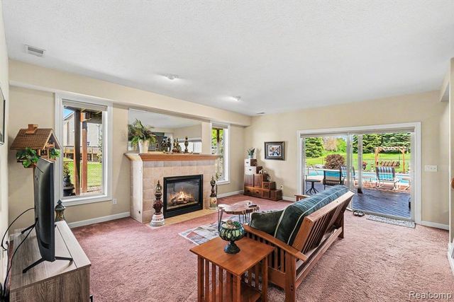408 N Outlook Court, Perry, MI 48872