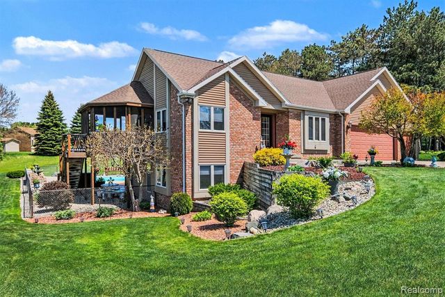 408 N Outlook Court, Perry, MI 48872