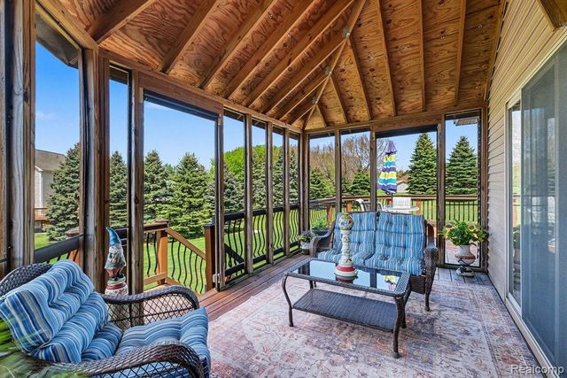 408 N Outlook Court, Perry, MI 48872