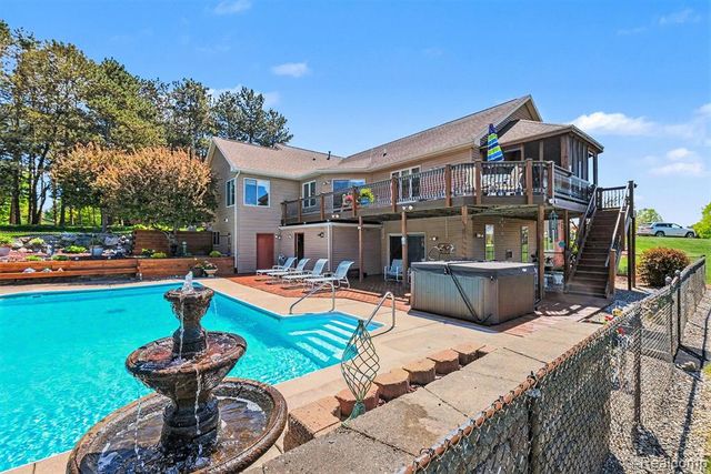 408 N Outlook Court, Perry, MI 48872