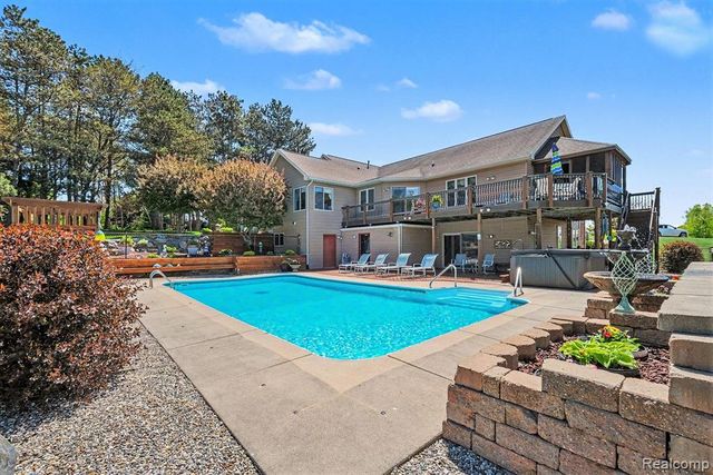 408 N Outlook Court, Perry, MI 48872