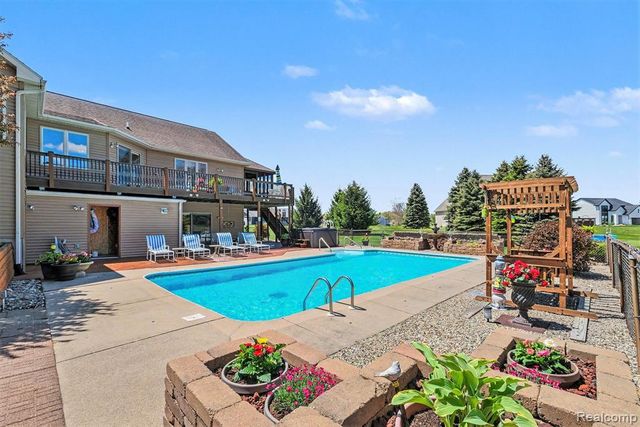 408 N Outlook Court, Perry, MI 48872