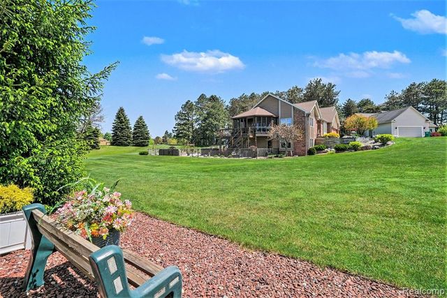 408 N Outlook Court, Perry, MI 48872