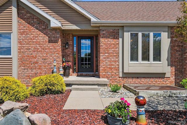 408 N Outlook Court, Perry, MI 48872