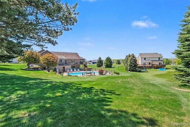 408 N Outlook Court, Perry, MI 48872