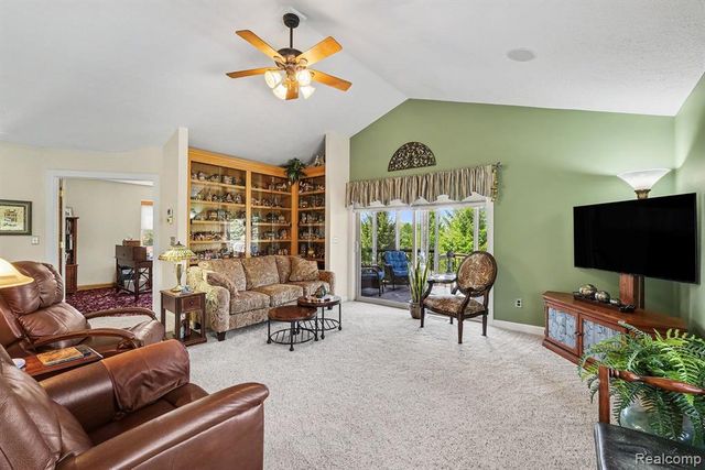 408 N Outlook Court, Perry, MI 48872