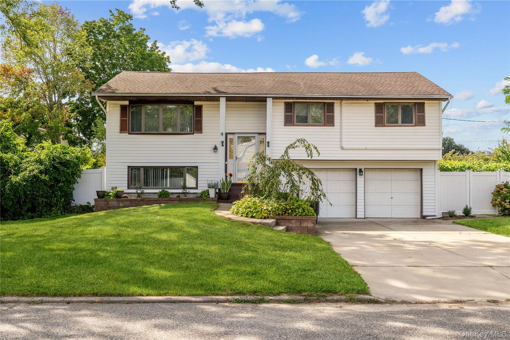 34 Bellwood Avenue, Centereach, NY 11720 — photo 3