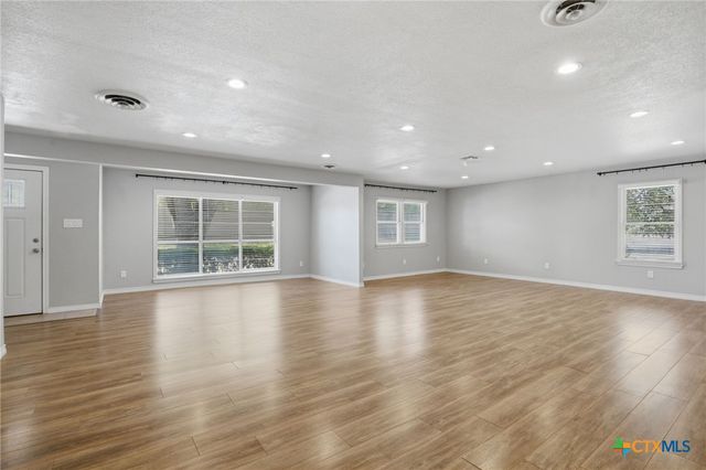 1225 N Unicorn Avenue, New Braunfels, TX 78130