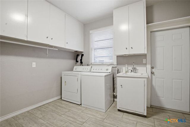 1225 N Unicorn Avenue, New Braunfels, TX 78130