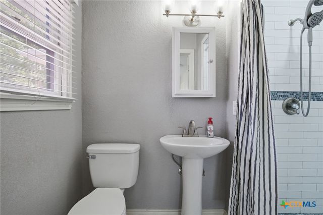 1225 N Unicorn Avenue, New Braunfels, TX 78130
