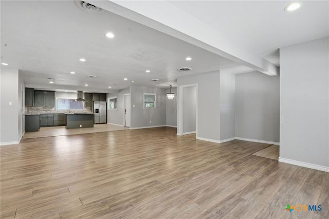 1225 N Unicorn Avenue, New Braunfels, TX 78130