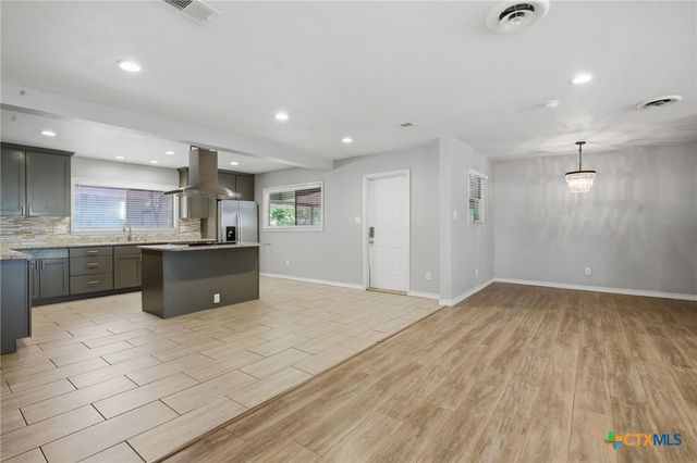 1225 N Unicorn Avenue, New Braunfels, TX 78130