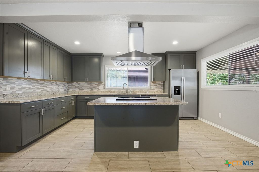 1225 N Unicorn Avenue, New Braunfels, TX 78130