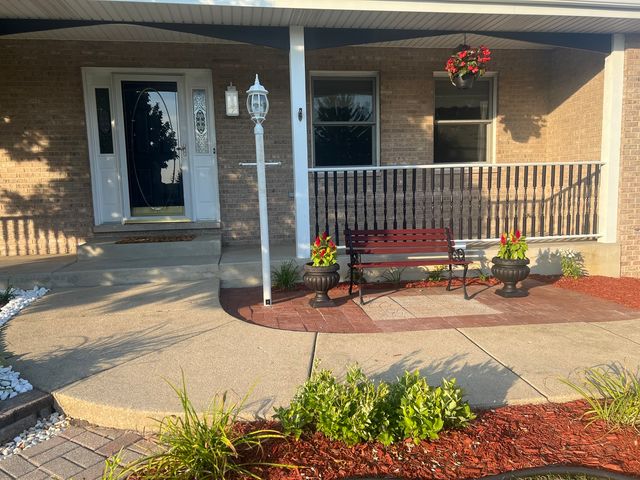 16954 Mohican Drive, Lockport, IL 60441
