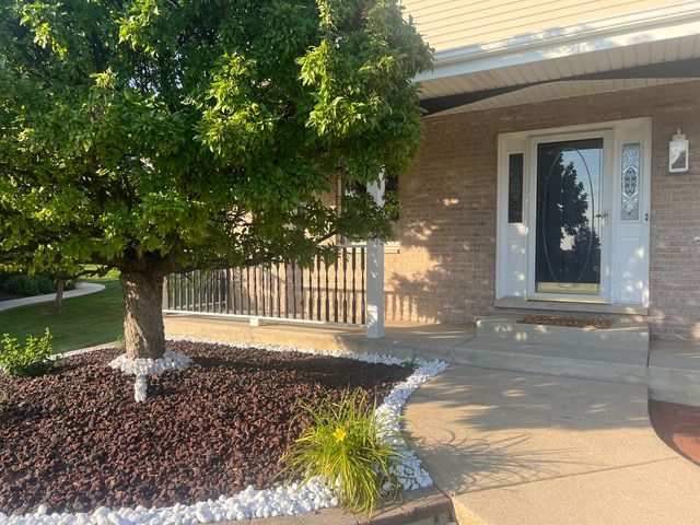 16954 Mohican Drive, Lockport, IL 60441