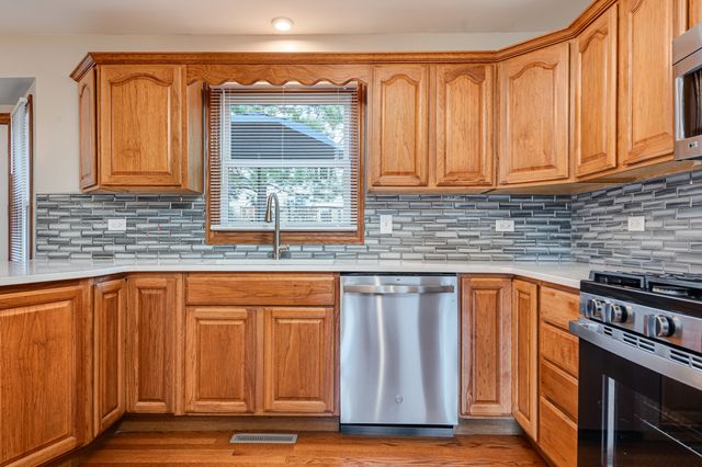 16954 Mohican Drive, Lockport, IL 60441