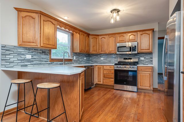 16954 Mohican Drive, Lockport, IL 60441
