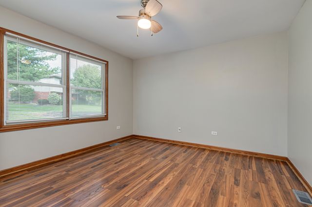 16954 Mohican Drive, Lockport, IL 60441