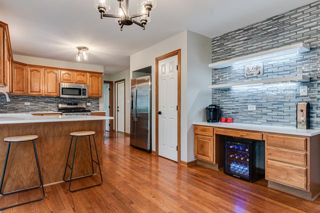 16954 Mohican Drive, Lockport, IL 60441