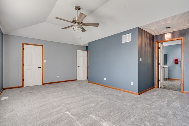 16954 Mohican Drive, Lockport, IL 60441