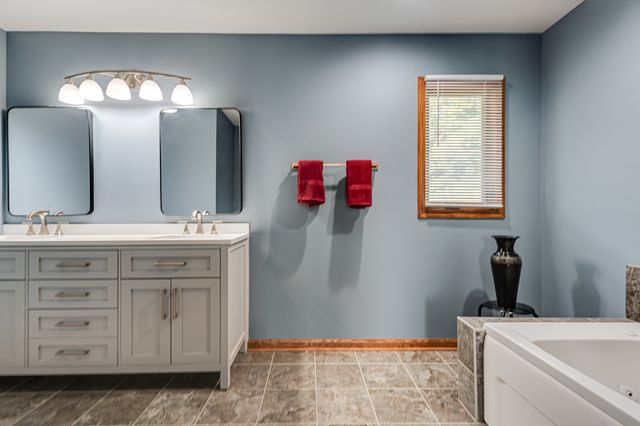16954 Mohican Drive, Lockport, IL 60441