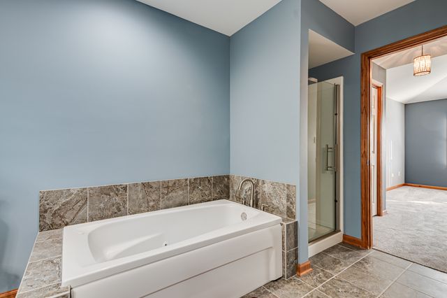 16954 Mohican Drive, Lockport, IL 60441