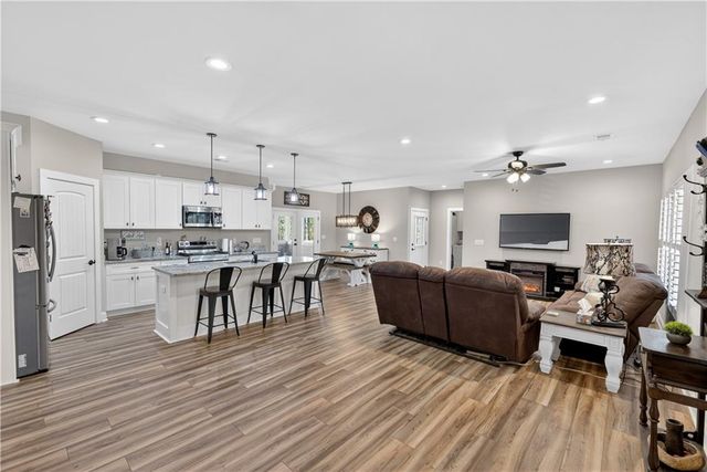 143 Sylvia's Way, Jasper, GA 30143