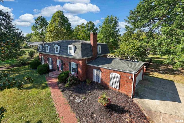 27 W Pinewood Drive, Carbondale, IL 62901