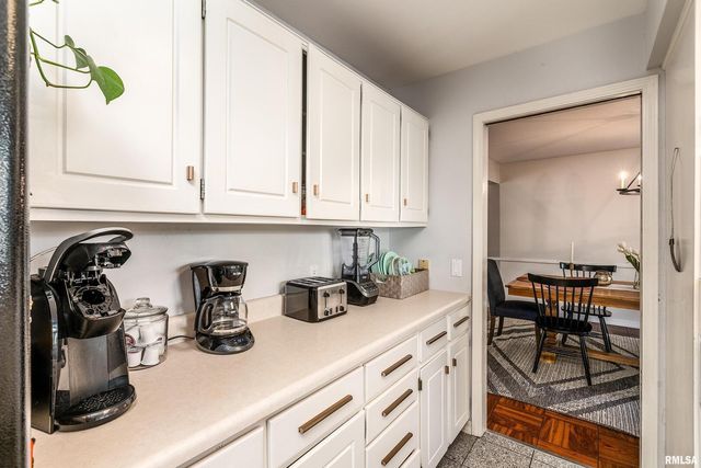 27 W Pinewood Drive, Carbondale, IL 62901