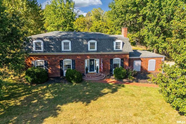 27 W Pinewood Drive, Carbondale, IL 62901