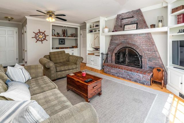 27 W Pinewood Drive, Carbondale, IL 62901