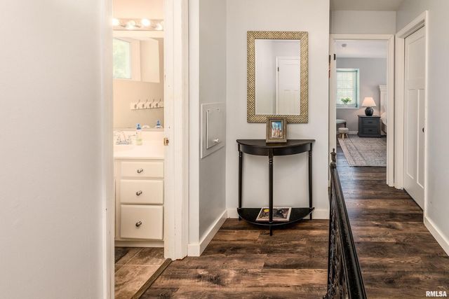 27 W Pinewood Drive, Carbondale, IL 62901