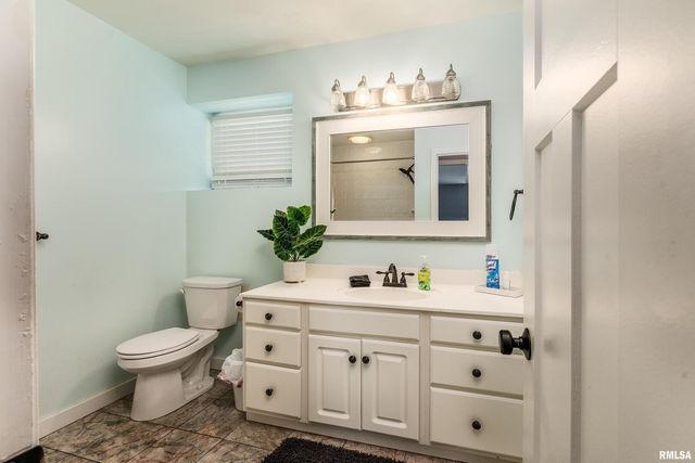 27 W Pinewood Drive, Carbondale, IL 62901